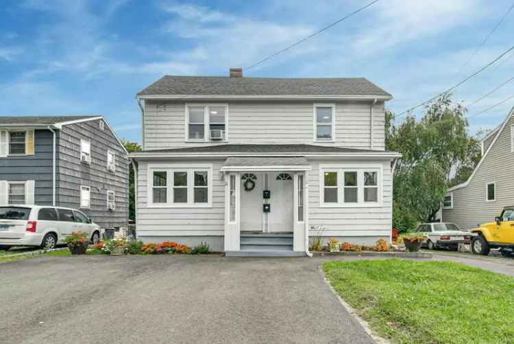 Multi-family house For Sale in 11, Benedict Street, Norwalk, Connecticut