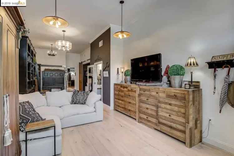 Condo For Sale in 3139,3141,3143,3145, West Street, Oakland, California