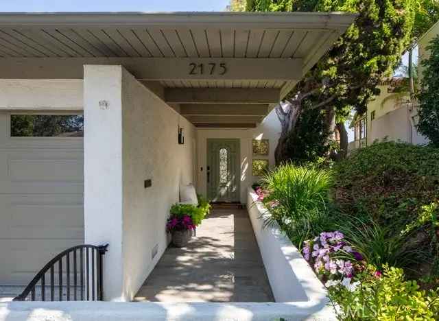 Single-family house For Sale in 2175, Vista Entrada, Newport Beach, California