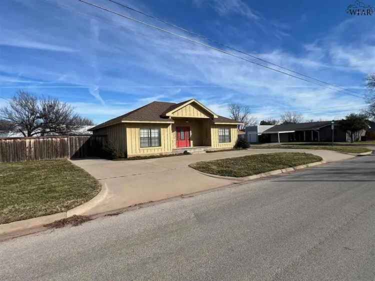 Single-family house For Sale in 201, West Mesquite Street, Archer City, Texas