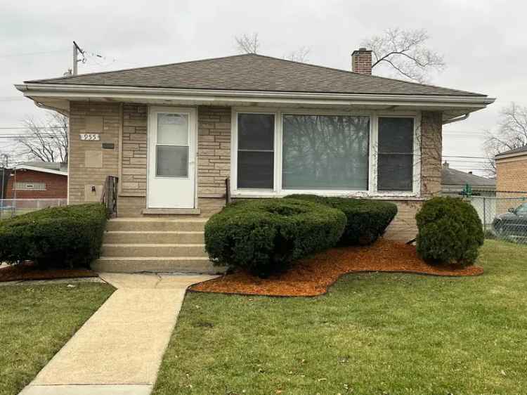 Single-family house For Sale in 955, East 161st Street, South Holland, Illinois