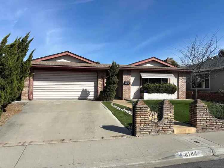 Single-family house For Sale in 8184, Flanders Drive, San Diego, California