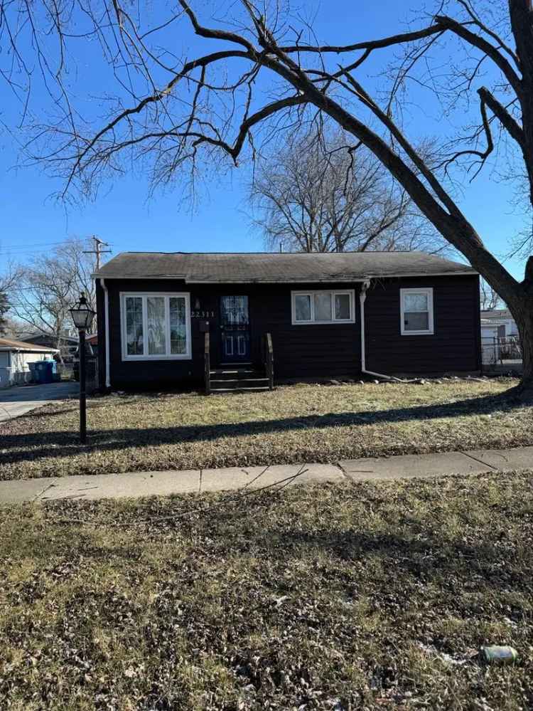 Single-family house For Sale in 22311, Clyde Avenue, Sauk Village, Illinois