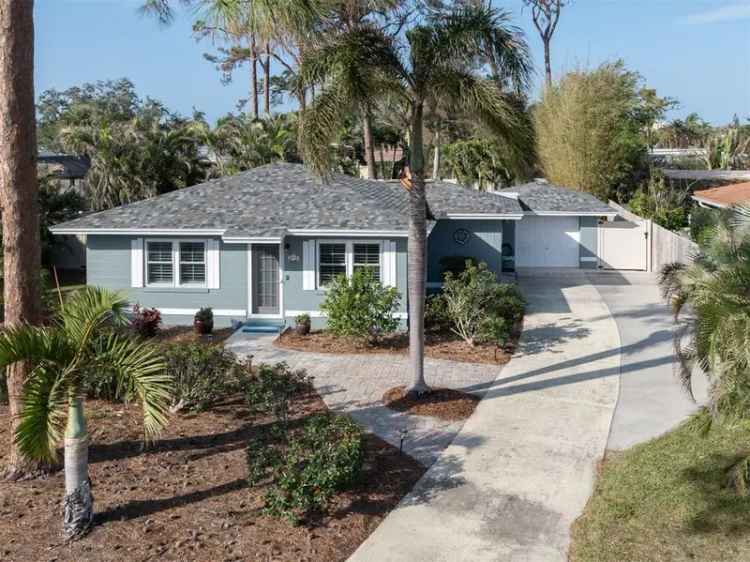 Single-family house For Sale in 828, Nokomis Avenue South, Venice, Florida