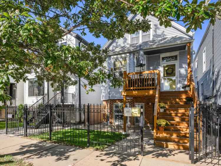 Multi-family house For Sale in 2962, North Allen Avenue, Chicago, Illinois