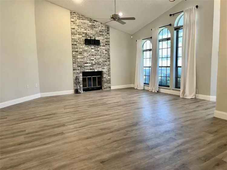 Condo For Rent in Arlington, Texas