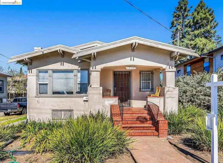 Single-family house For Sale in 1024, 61st Street, Oakland, California