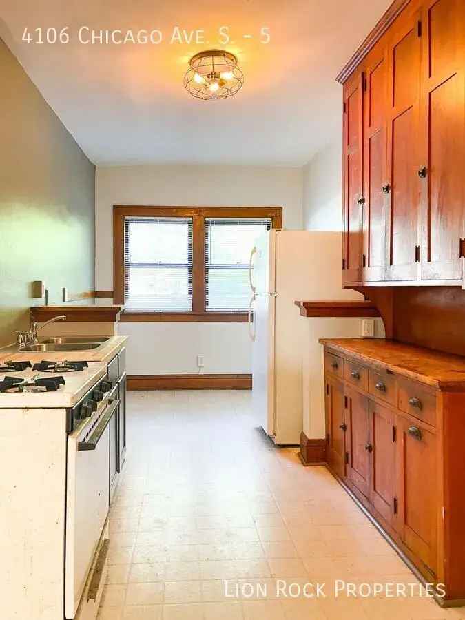 Cozy 1-Bedroom Apartment in Minneapolis Near Parks and Amenities