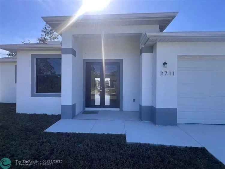 Single-family house For Sale in 2711, 4th Street Southwest, Lehigh Acres, Florida