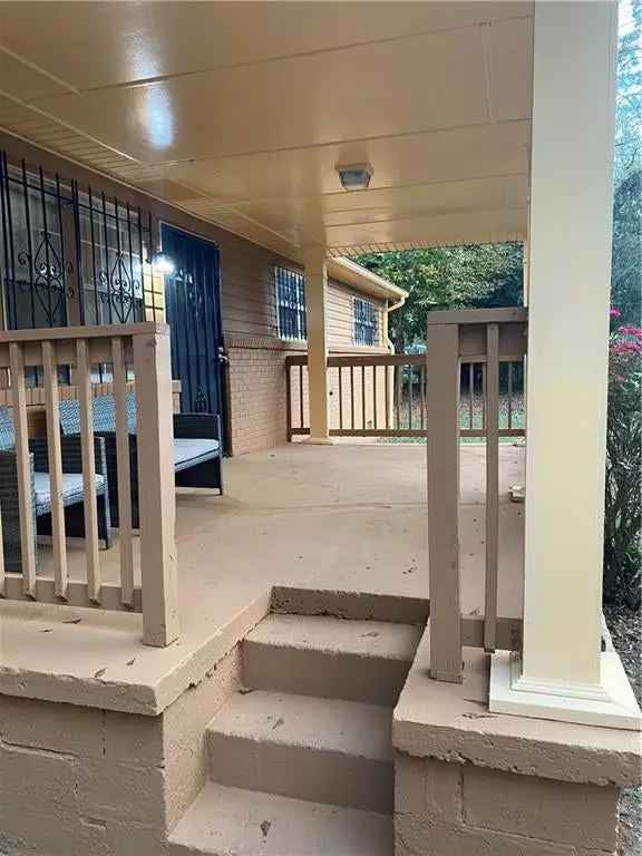 Single-family house For Sale in 2294, Forrest Park Road Southeast, Atlanta, Georgia