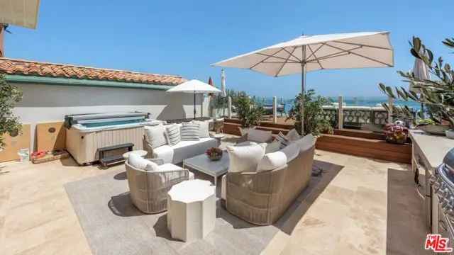 Single-family house For Sale in Malibu, California