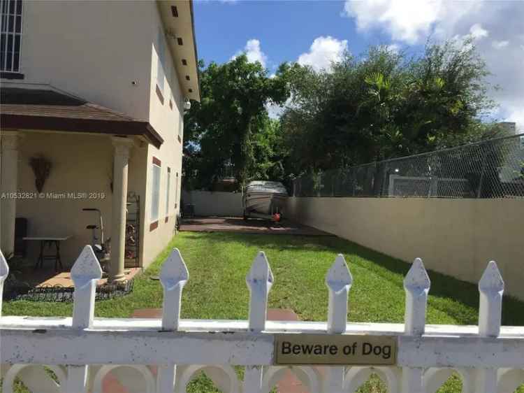 Single-family house For Sale in 160, Northwest 27th Street, Miami, Florida