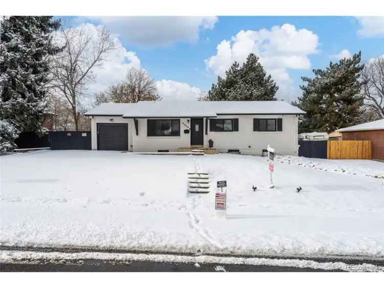 Single-family house For Sale in 12029, West Dakota Drive, Lakewood, Colorado