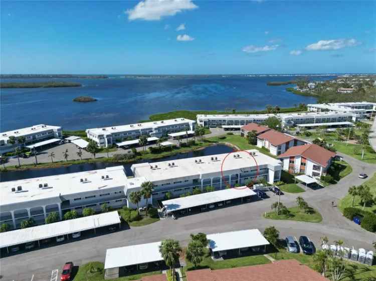 Condo For Sale in 4813, Independence Drive, Bradenton, Florida