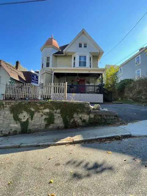 Single-family house For Sale in 28, Summer Street, Norwich, Connecticut