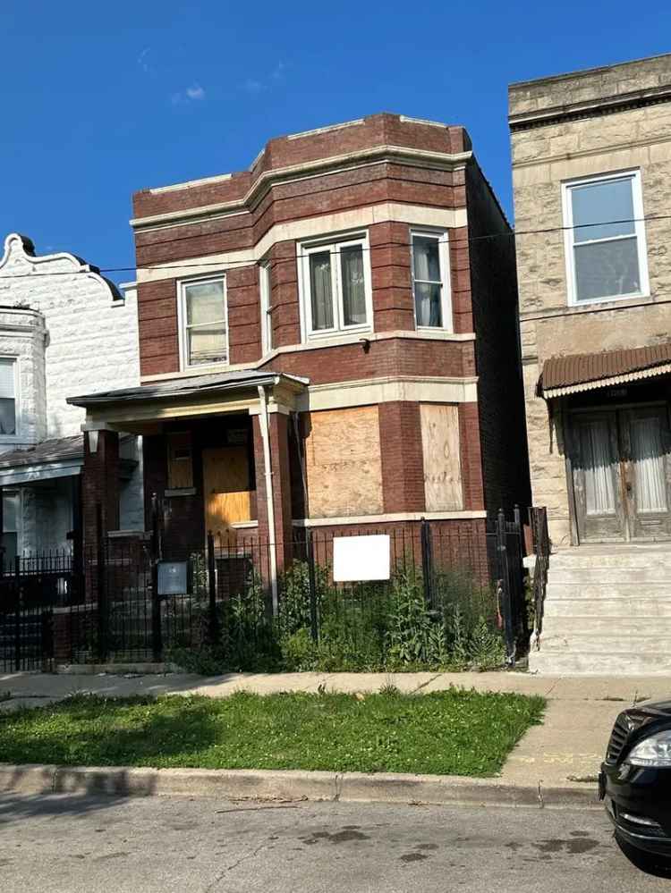 Multi-family house For Sale in 1951, South Trumbull Avenue, Chicago, Illinois