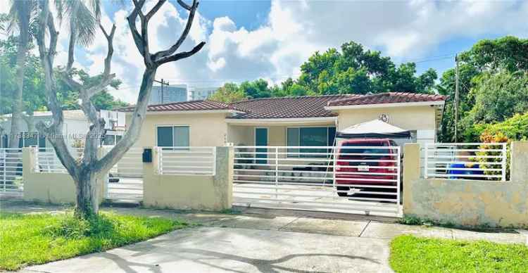 Single-family house For Sale in 210, Northeast 44th Street, Miami, Florida