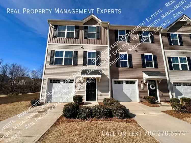 3 Bedroom 2 Bathroom Townhome for Rent in Charlotte NC