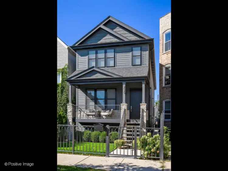 Single-family house For Sale in 2520, North Campbell Avenue, Chicago, Illinois