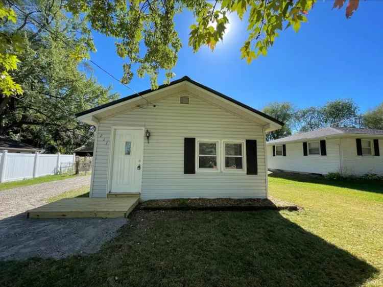 Single-family house For Sale in Osceola, Indiana