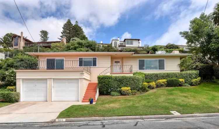 Single-family house For Sale in 903, Muirlands Vista Way, San Diego, California