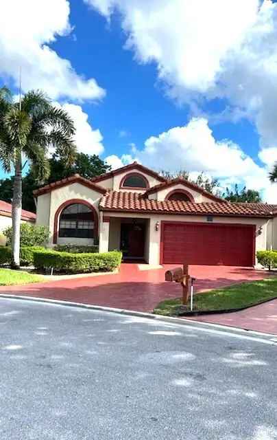 Single-family house For Sale in Greenacres, Florida