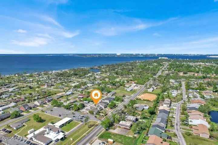 Single-family house For Sale in 1017, West 11th Street, Panama City, Florida