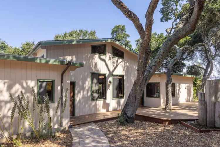 Single-family house For Sale in Carmel Valley, California