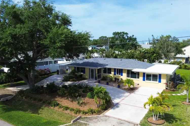 Single-family house For Sale in 305, Park Lane Drive, Venice, Florida