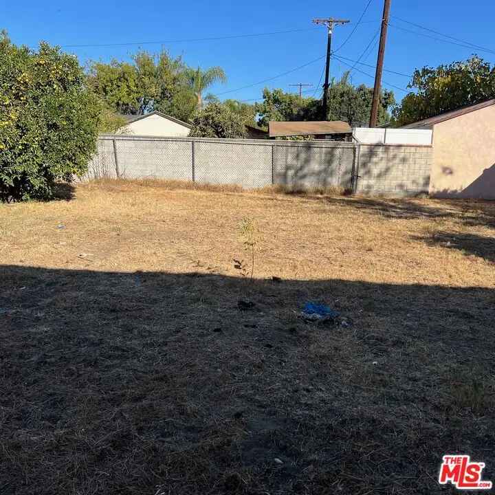 Single-family house For Sale in 4828, Fulton Avenue, Los Angeles, California