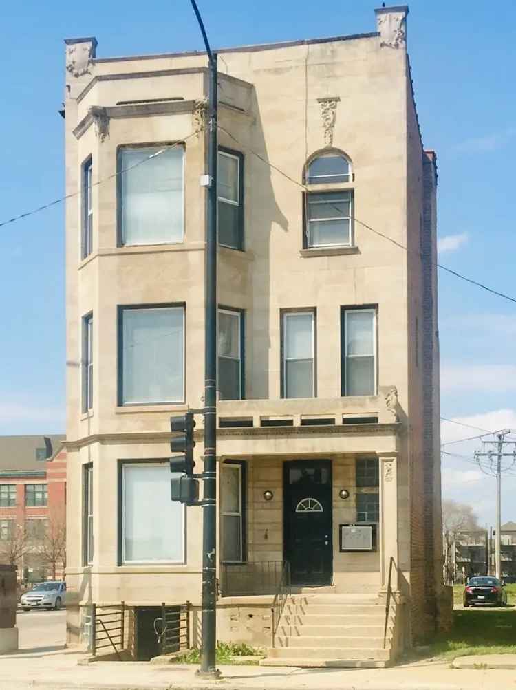 Multi-family house For Sale in 3158, West Jackson Boulevard, Chicago, Illinois