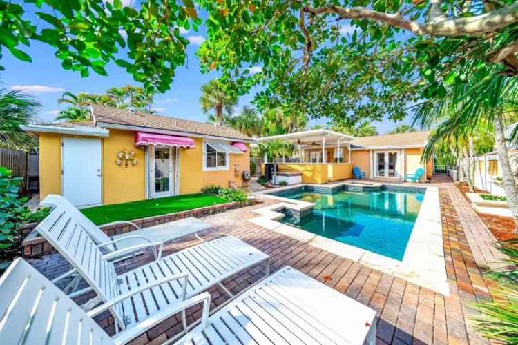 Single-family house For Sale in Lake Worth Beach, Florida