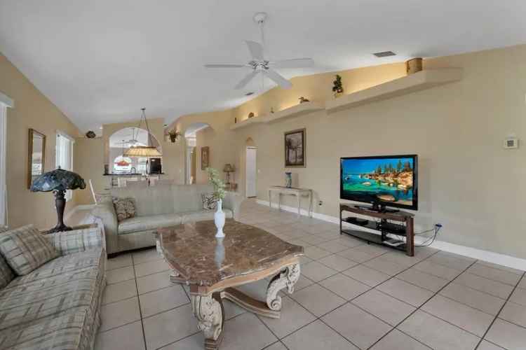 Single-family house For Sale in 765, 101st Avenue North, Florida