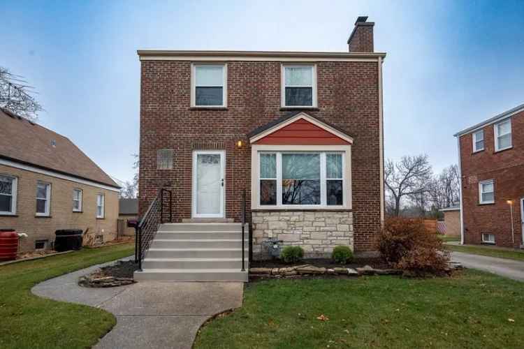 Single-family house For Sale in 909, Hull Avenue, Westchester, Illinois