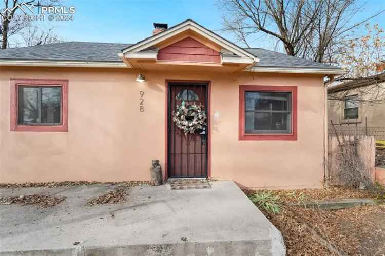 Single-family house For Sale in 928, Alexander Road, Colorado Springs, Colorado