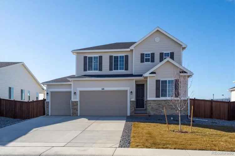 Single-family house For Sale in Windsor, Colorado