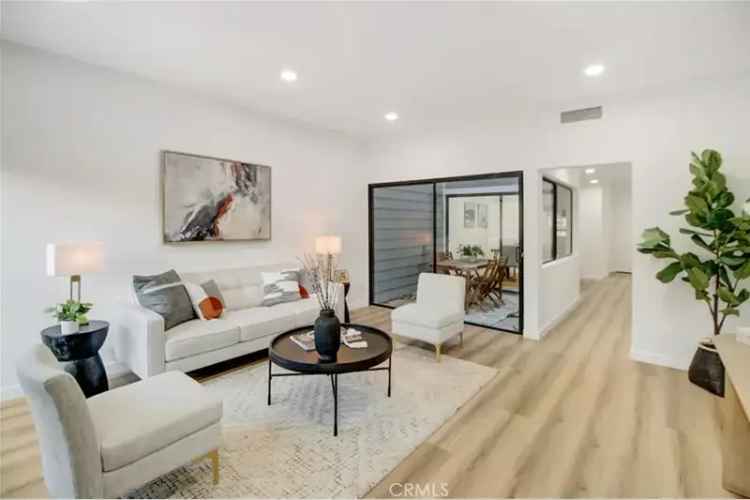 Condo For Sale in 5833, Etiwanda Avenue, Los Angeles, California