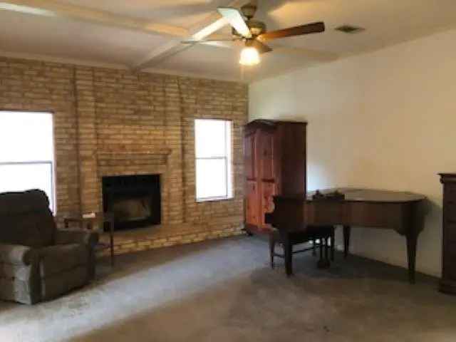 Single-family house For Sale in Beaumont, Texas