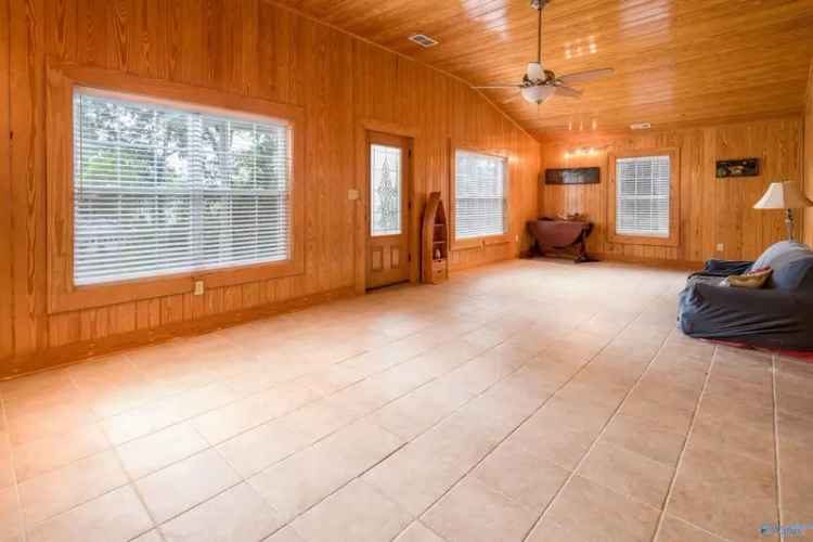 Single-family house For Sale in Scottsboro, Alabama