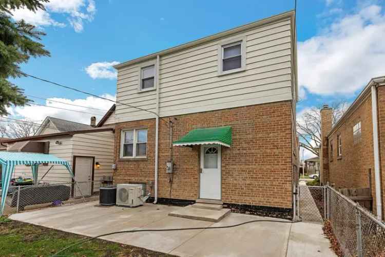 Single-family house For Sale in 6037, South Mason Avenue, Chicago, Illinois