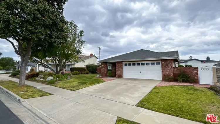 Single-family house For Sale in 401, Bluebell Avenue, Placentia, California