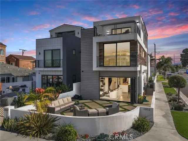 Single-family house For Sale in 1002, Huntington Street, Huntington Beach, California