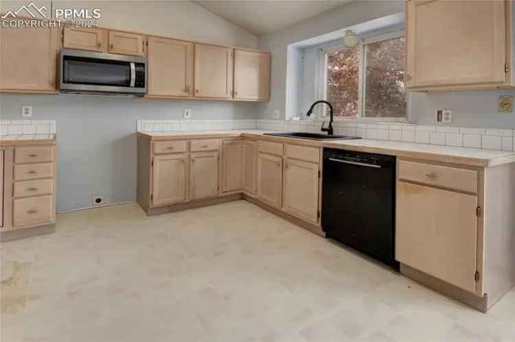 Single-family house For Sale in 3350, Richmond Drive, Colorado Springs, Colorado