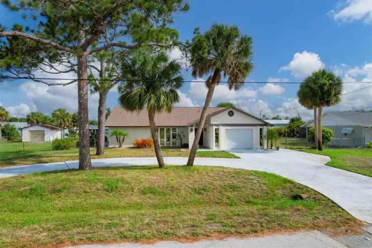 Single-family house For Sale in Englewood, Florida