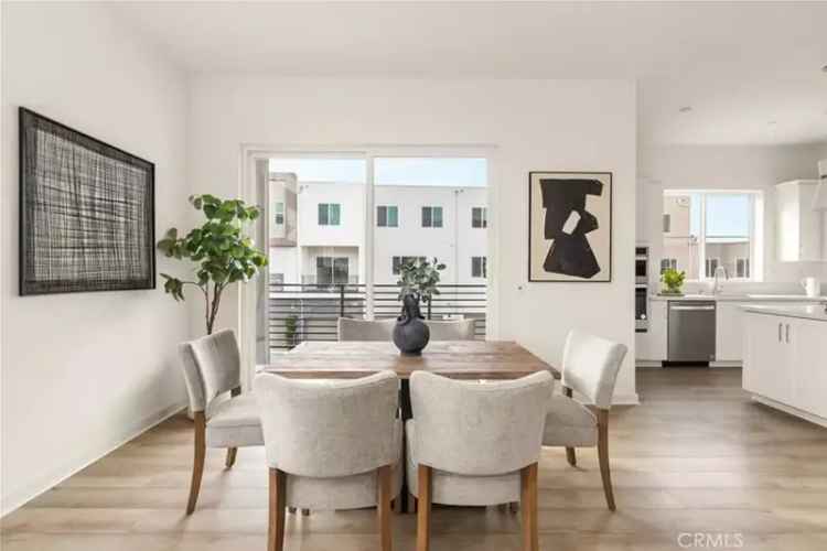 Condo For Sale in Irvine, California