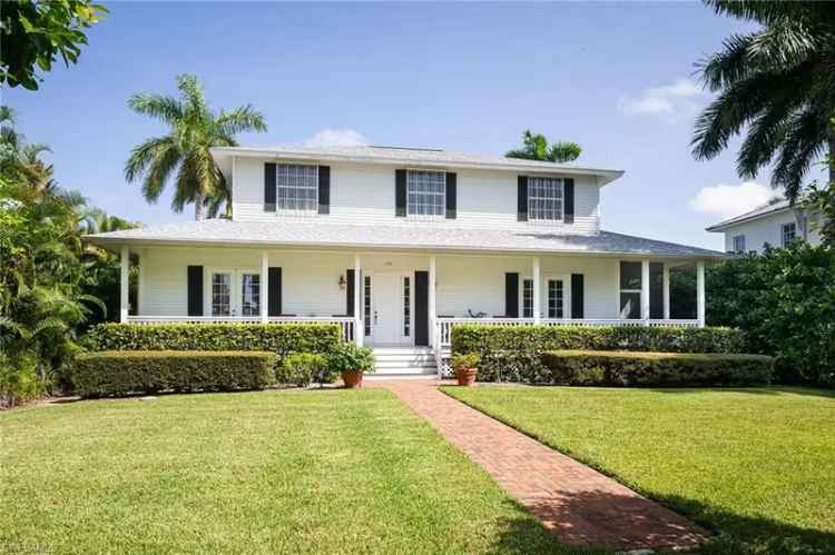 Single-family house For Sale in Naples, Florida