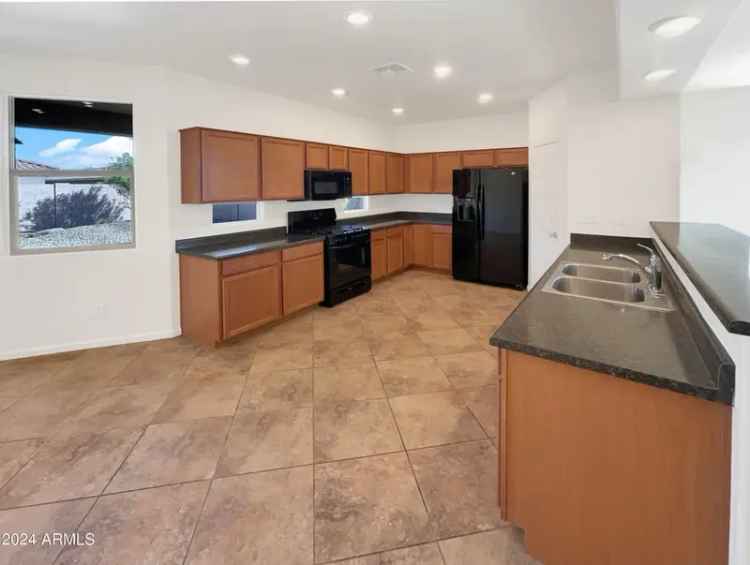 Single-family house For Sale in 24021, North 165th Lane, Surprise, Arizona