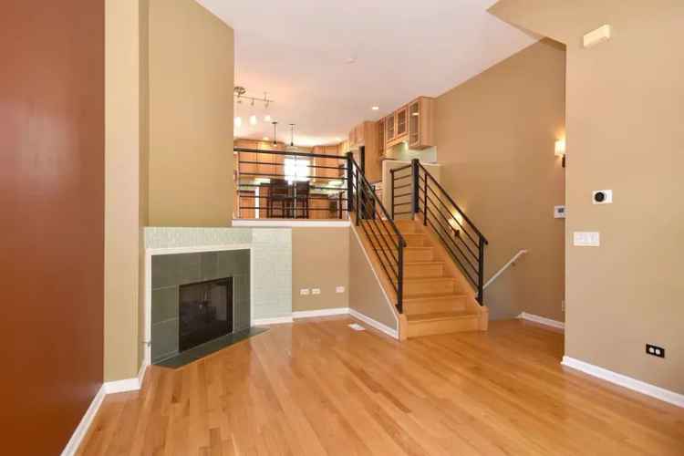 Condo For Sale in 7268, North Rogers Avenue, Chicago, Illinois