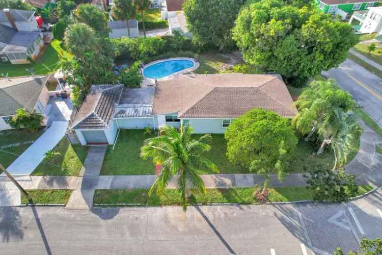 Single-family house For Sale in 900, 38th Street, West Palm Beach, Florida