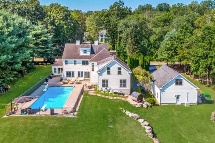 Single-family house For Sale in 61, High Hill Circle, Madison, Connecticut